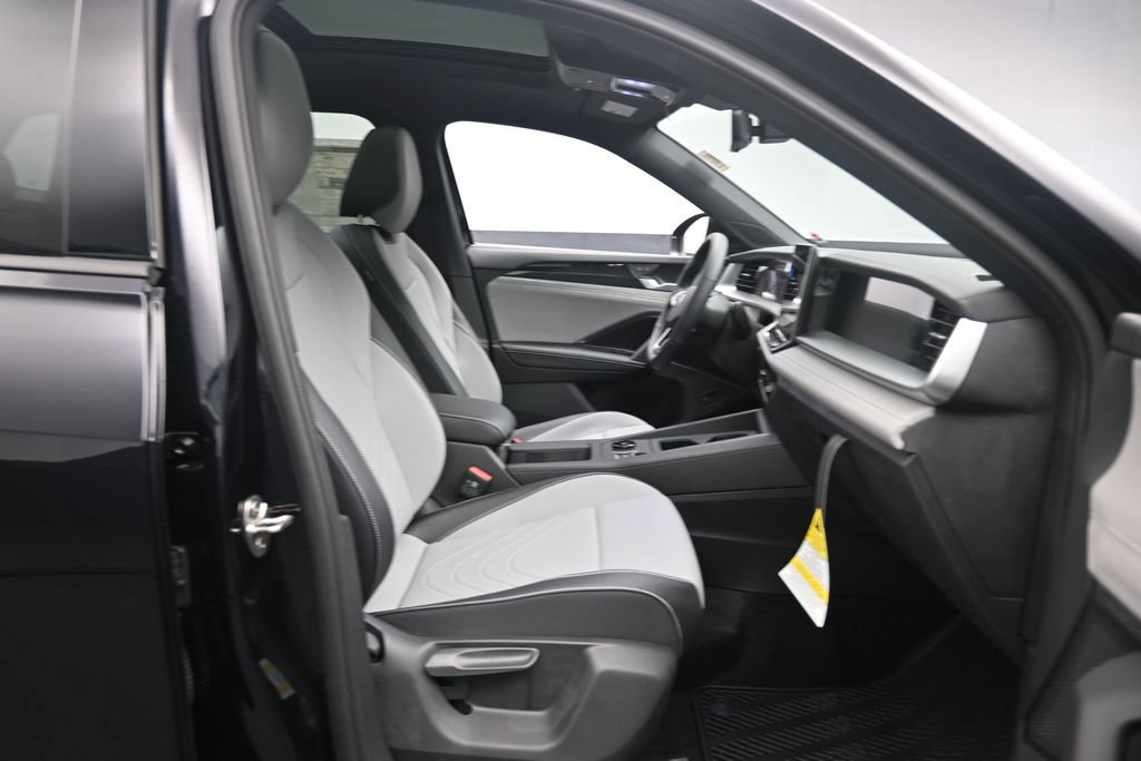 New 2026 Volkswagen Tiguan SE R-Line FWD image 29