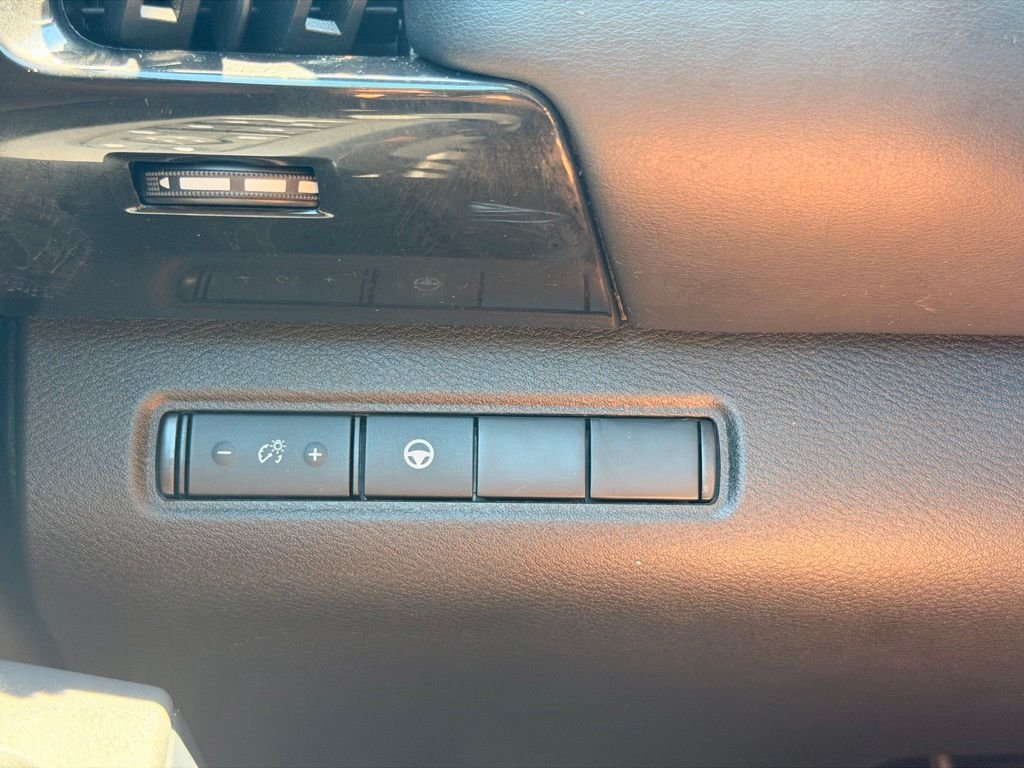 Used 2024 Nissan Pathfinder SV FWD image 29