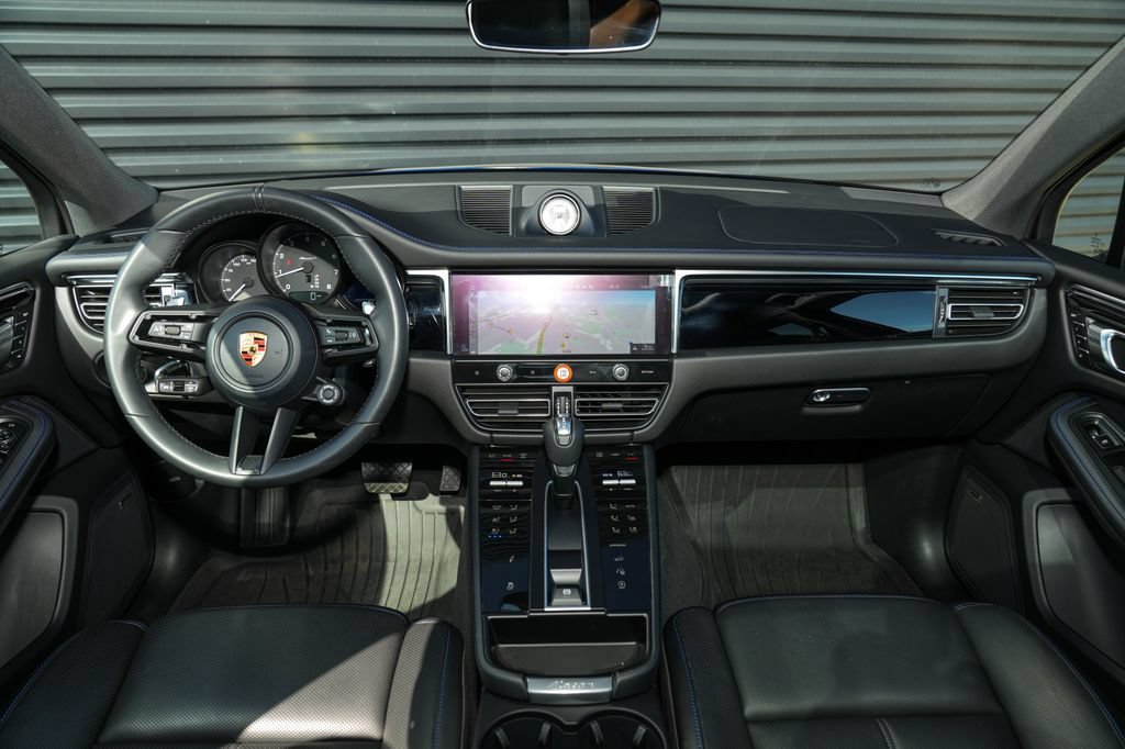 Certified 2026 Porsche Macan Turbo AWD/4WD image 29