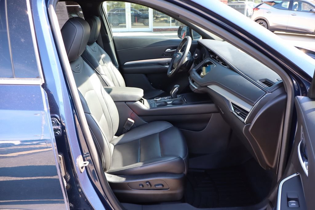 Used 2019 Cadillac XT4 Premium Luxury w/ Cold Weather Package AWD/4WD image 44