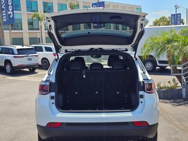 New 2026 Jeep Compass Latitude AWD/4WD image 8