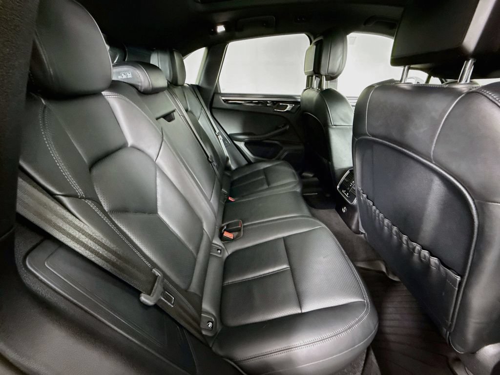 Certified 2023 Porsche Macan Turbo AWD/4WD image 28