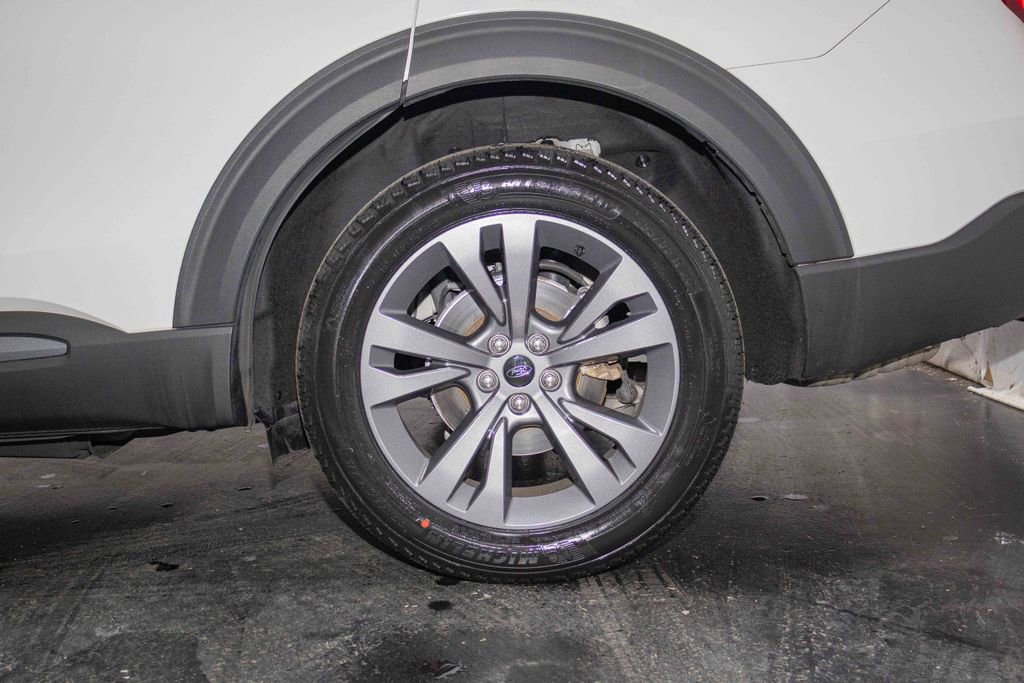 Used 2022 Ford Explorer XLT w/ Equipment Group 202A image 9