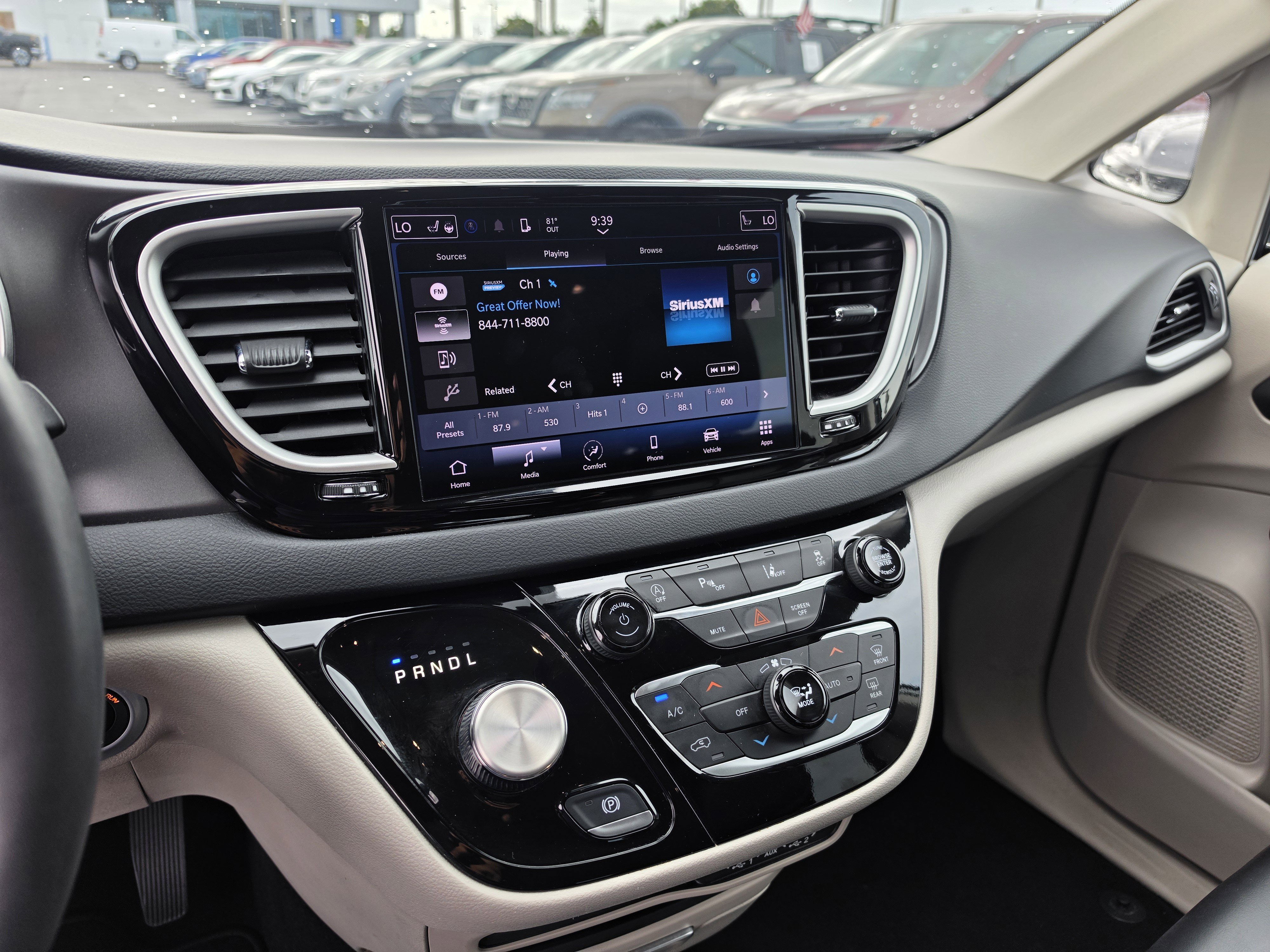 Used 2023 Chrysler Pacifica Touring-L FWD image 25