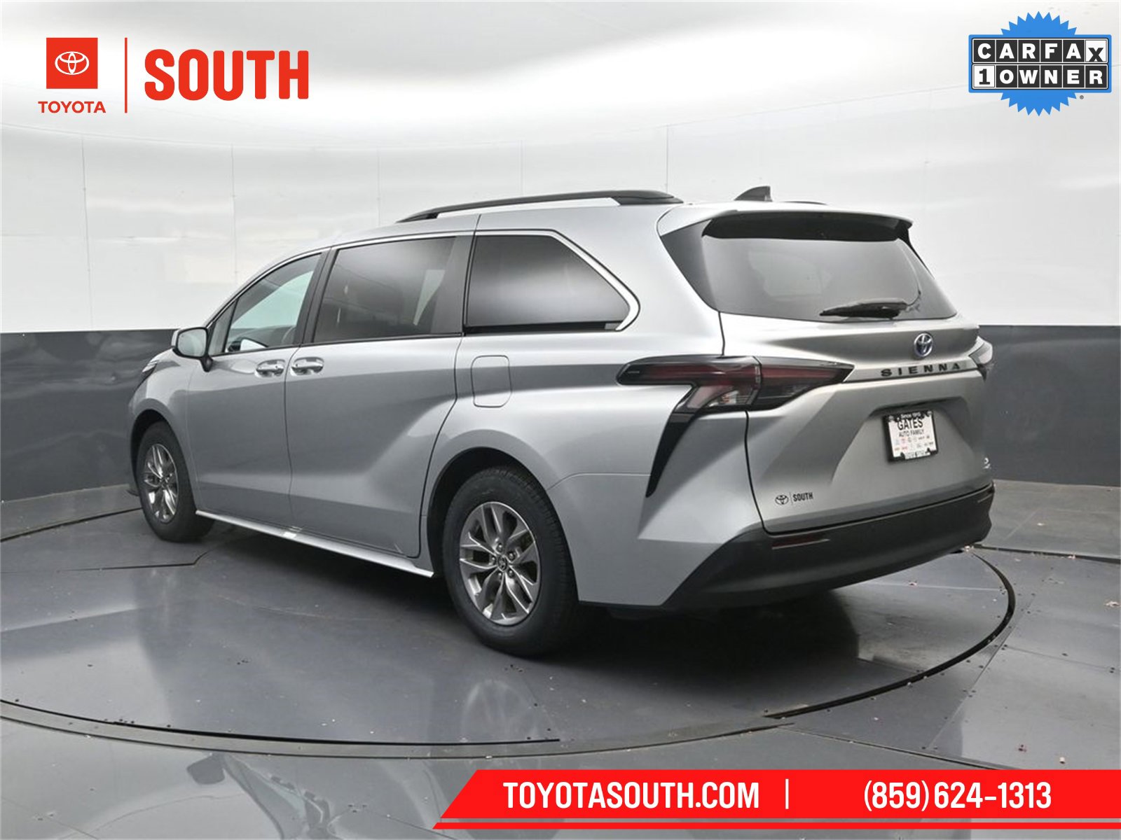 Used 2024 Toyota Sienna XLE image 8