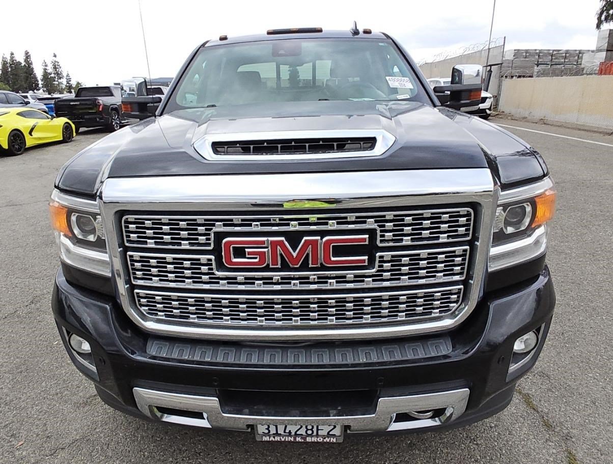 Used 2018 GMC Sierra 2500 Denali w/ Duramax Plus Package AWD/4WD image 2