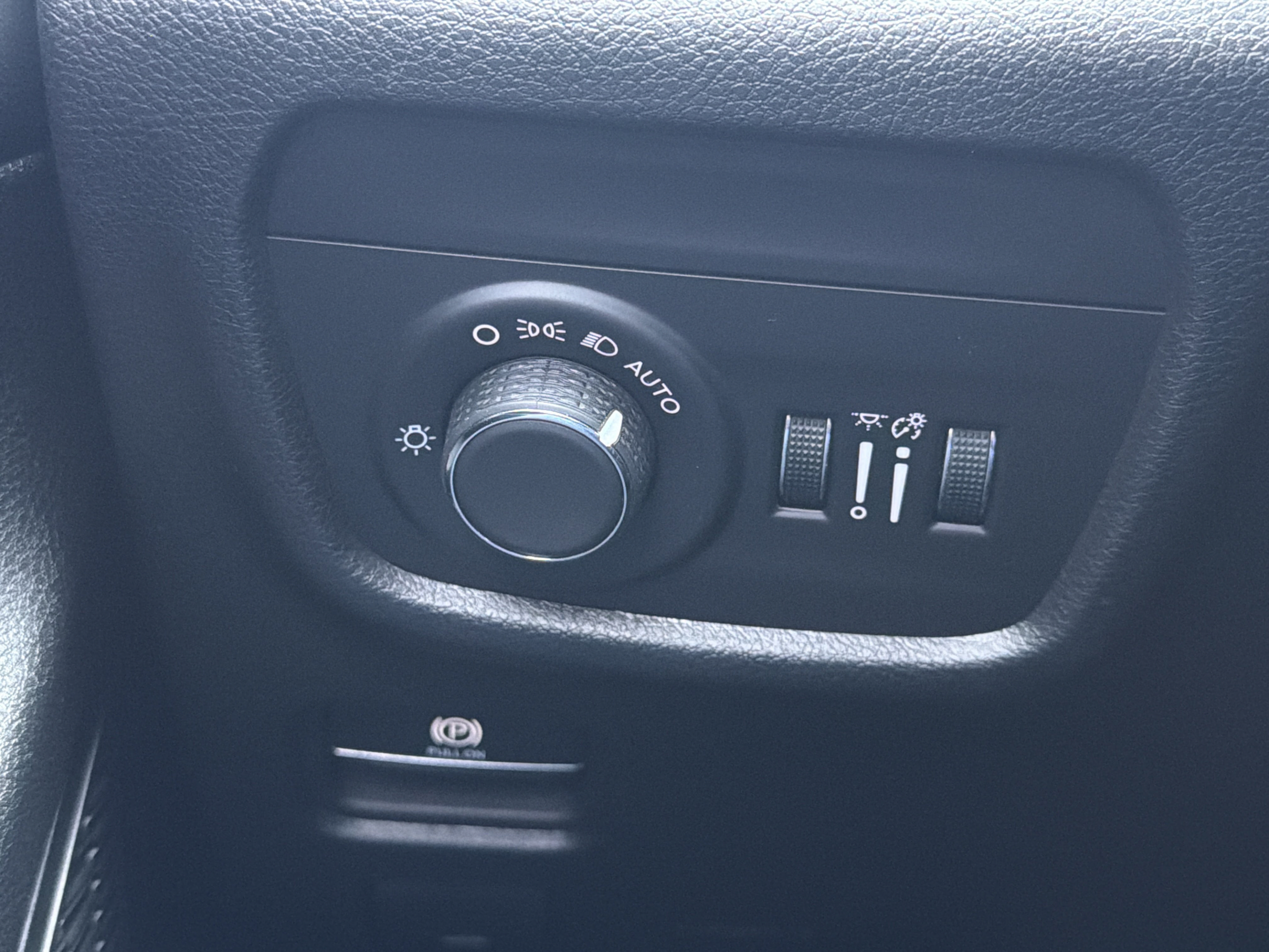 Used 2025 Jeep Grand Cherokee Laredo X RWD image 16