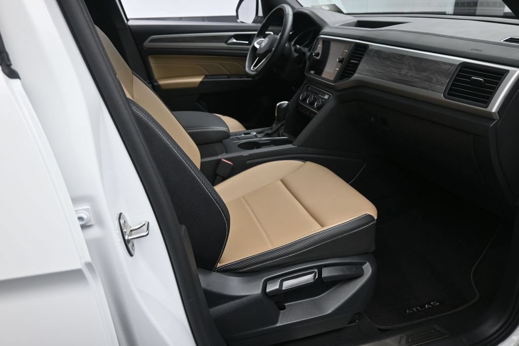Used 2021 Volkswagen Atlas Cross Sport SE FWD image 28