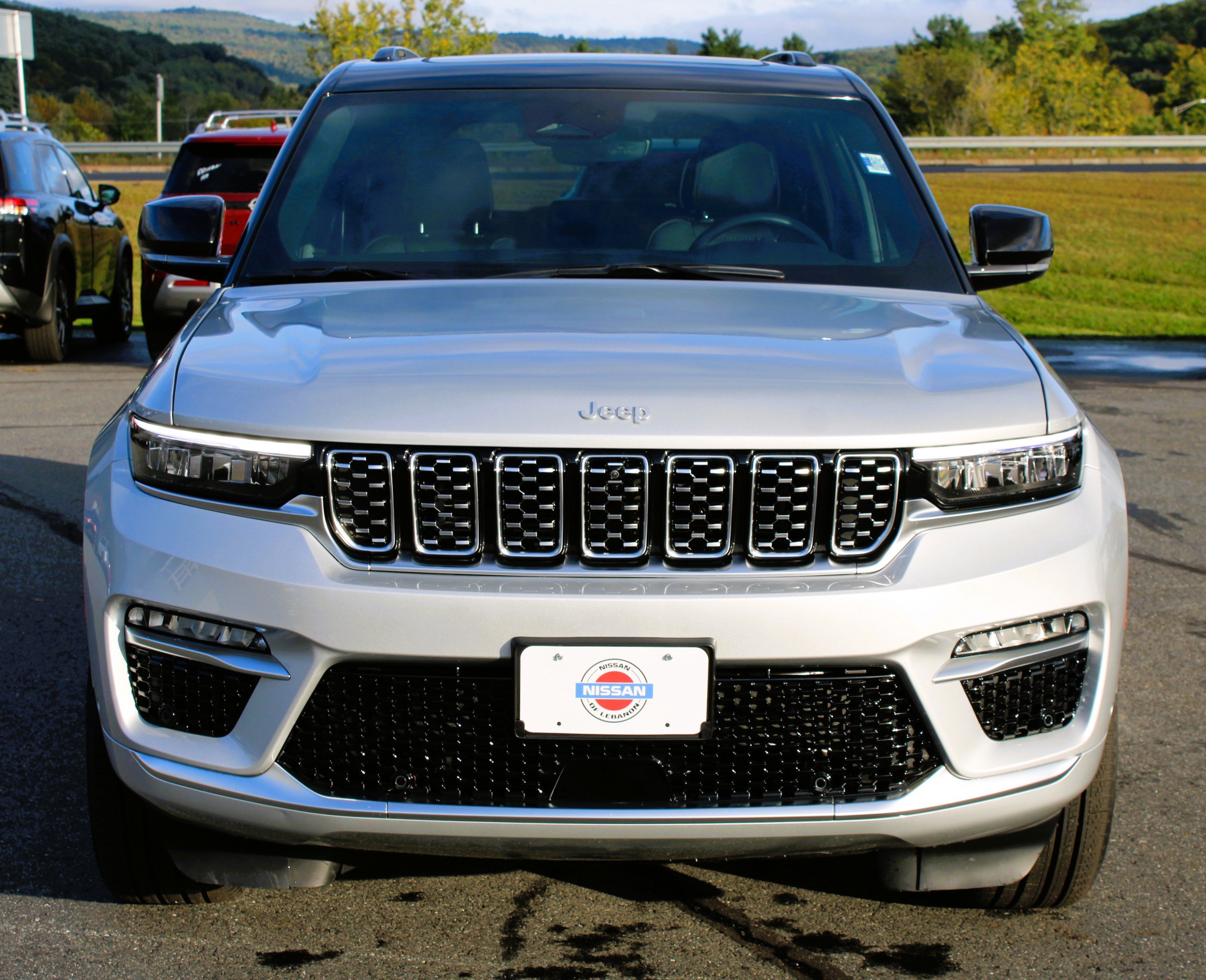 Used 2025 Jeep Grand Cherokee Summit w/ Luxury Tech Group V AWD/4WD image 2