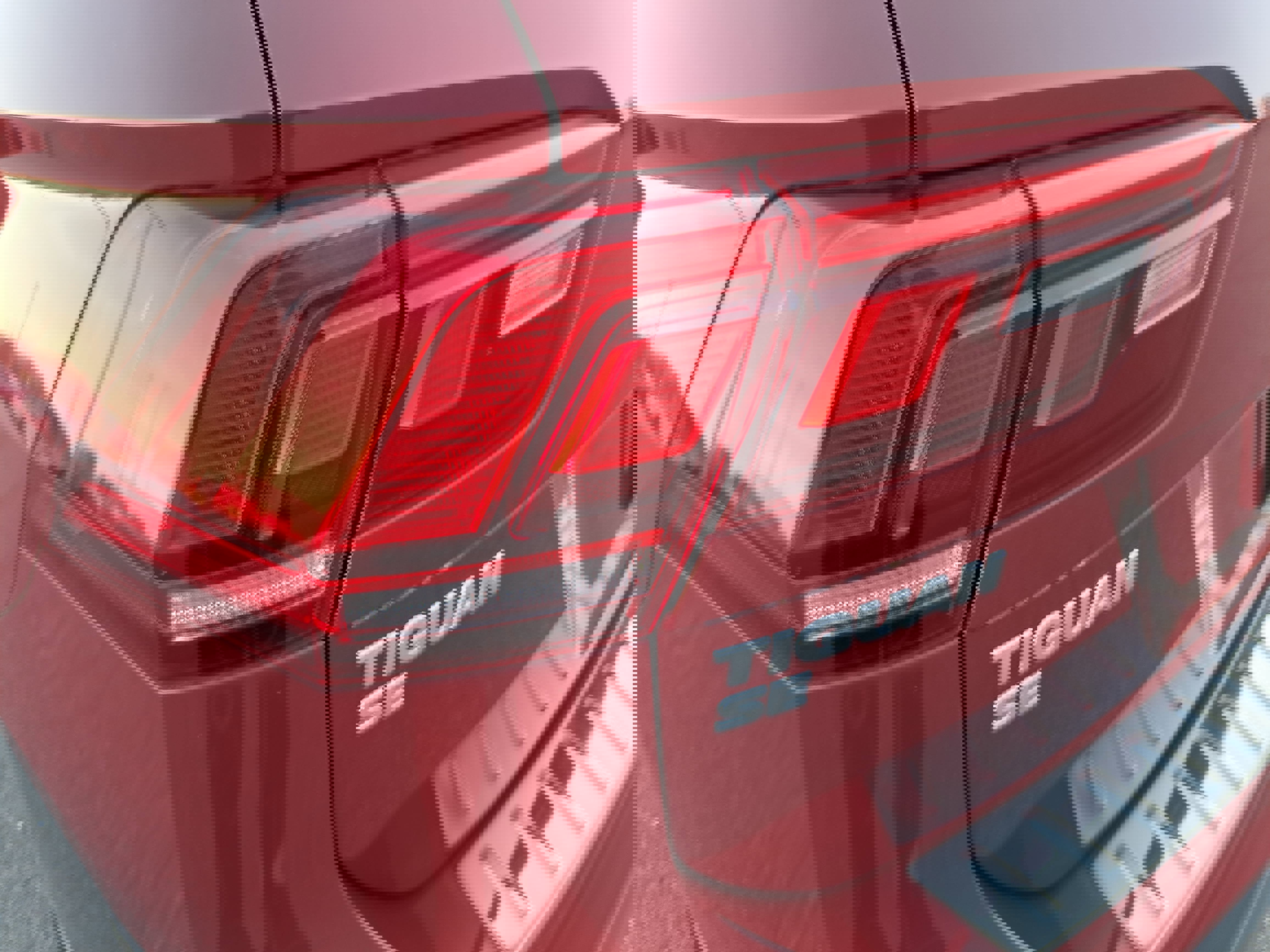 Certified 2019 Volkswagen Tiguan SE w/ Panoramic Sunroof Package image 33