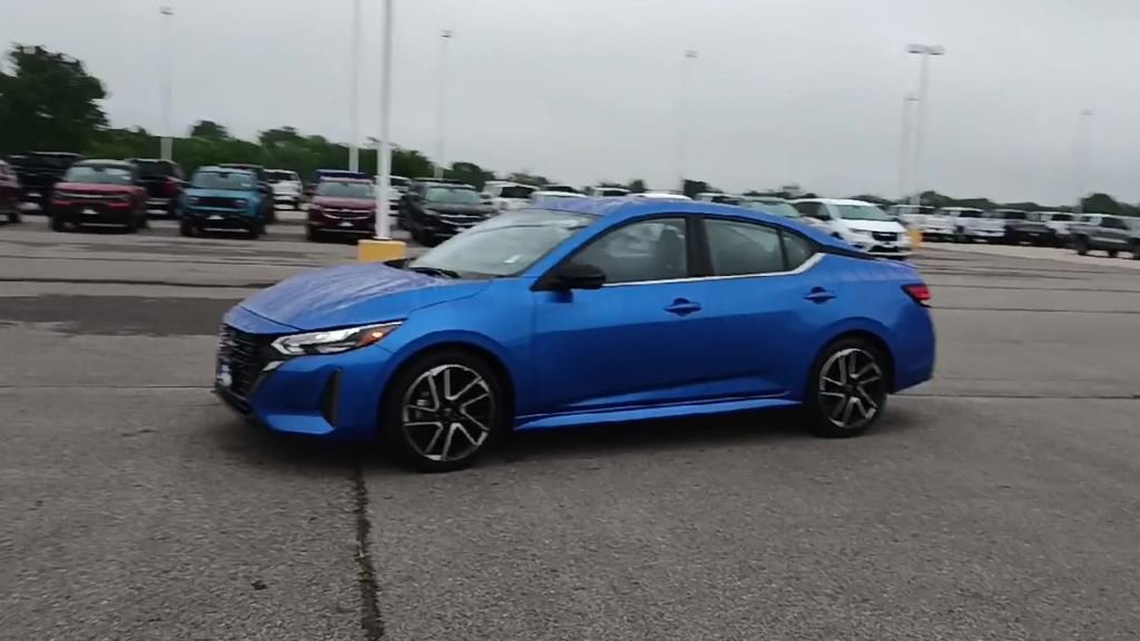 Used 2025 Nissan Sentra SR FWD image 4