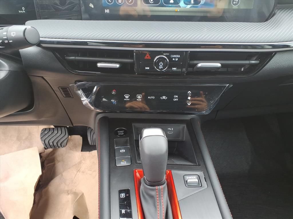 New 2025 Nissan Kicks SR AWD/4WD image 14