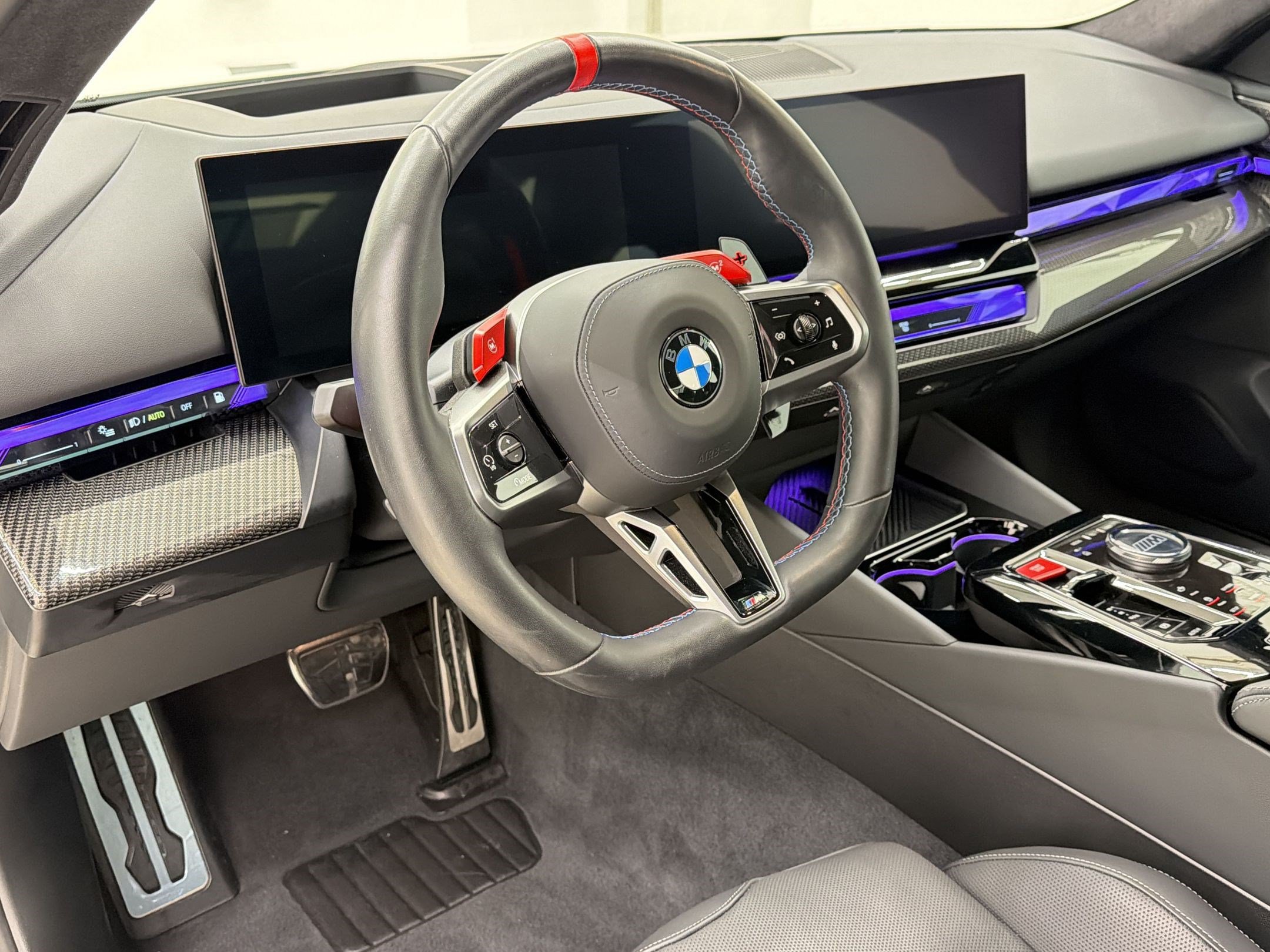 Certified 2025 BMW M5 w/ Carbon Package AWD/4WD image 4