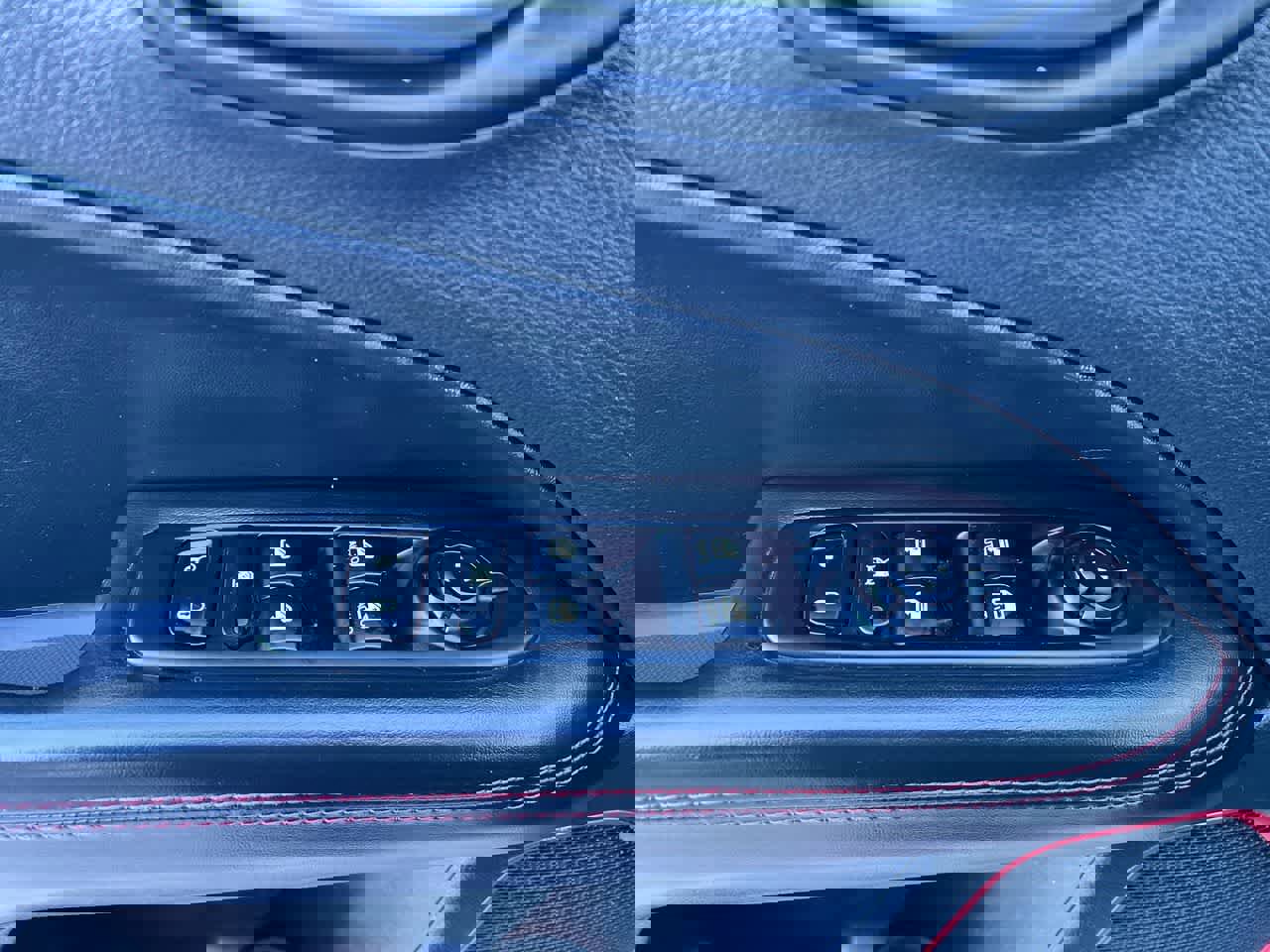 Used 2020 Jeep Compass Trailhawk image 13