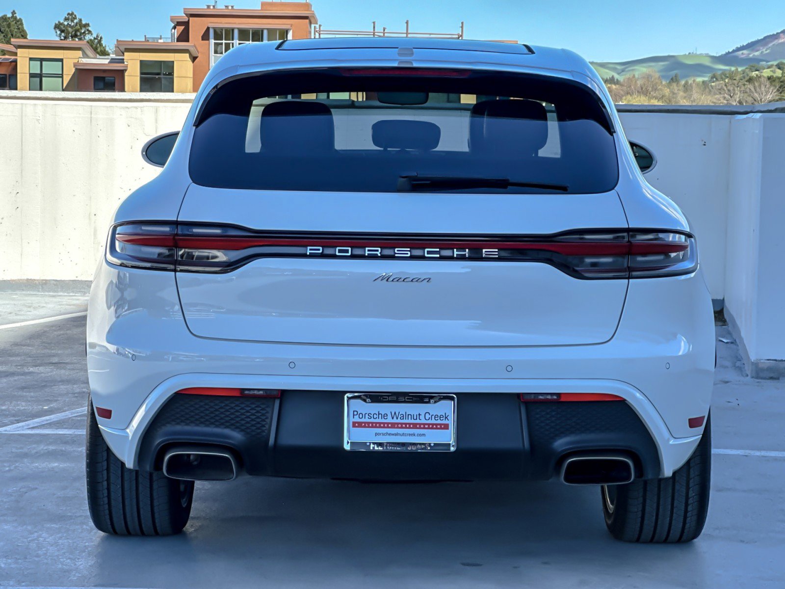 Certified 2023 Porsche Macan image 7