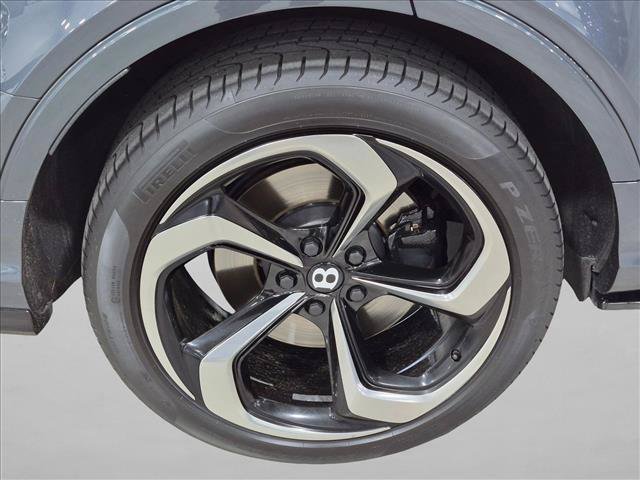 Used 2022 Bentley Bentayga AWD/4WD image 25