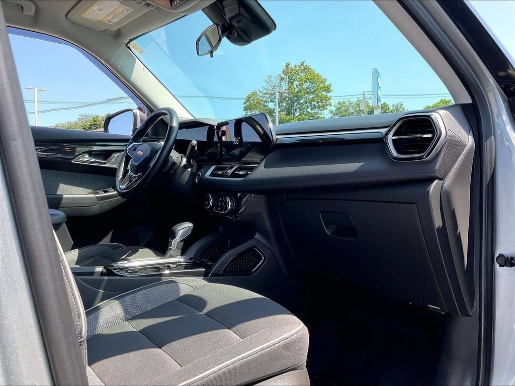 Used 2024 Chevrolet TrailBlazer LT w/ LT Cold Weather Package AWD/4WD image 14