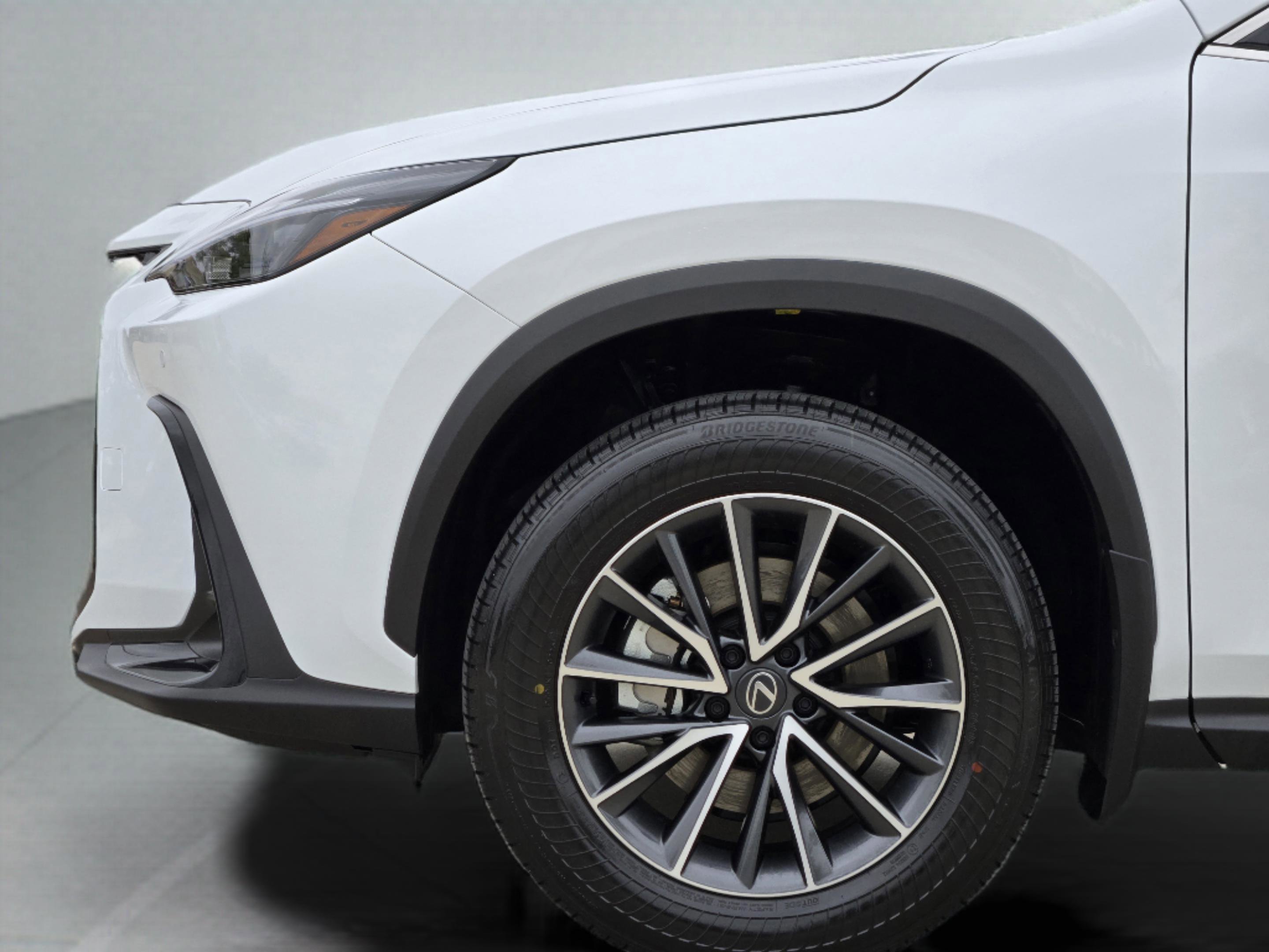 Certified 2026 Lexus NX 350h FWD w/ Accessory Package (2T) image 37