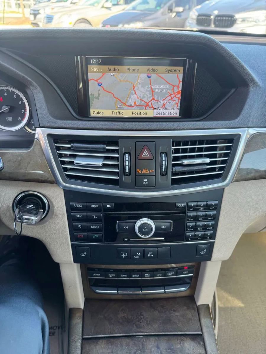 Used 2010 Mercedes-Benz E 350 4MATIC Sedan image 4