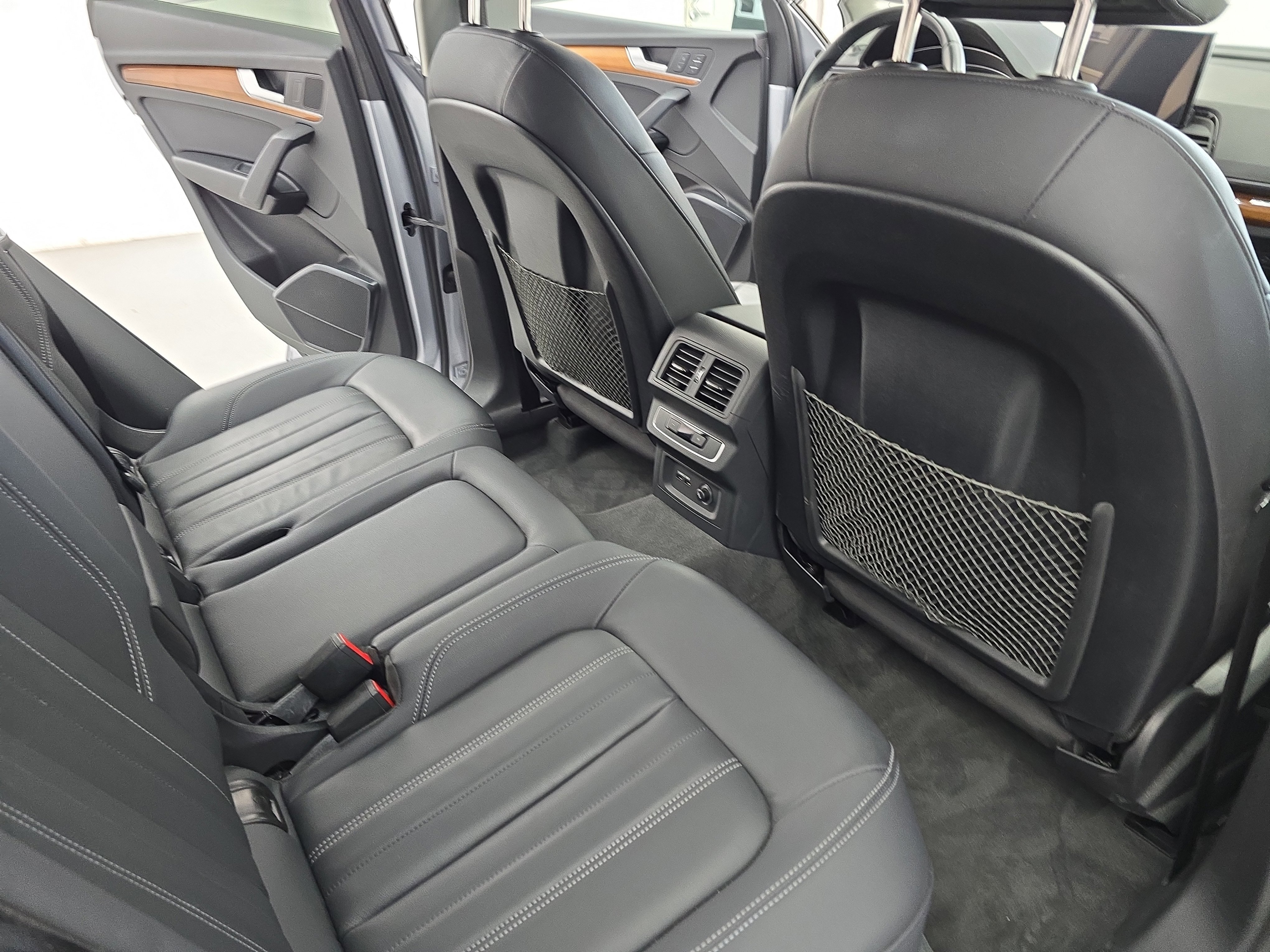 Used 2023 Audi Q5 2.0T Premium w/ Convenience Package image 11