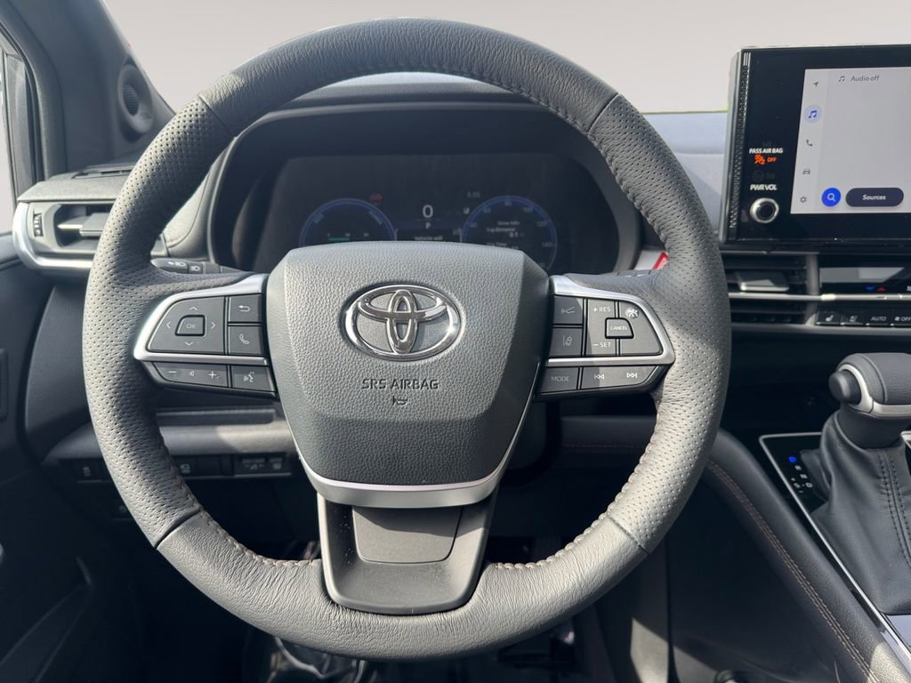 Used 2025 Toyota Sienna Platinum image 12