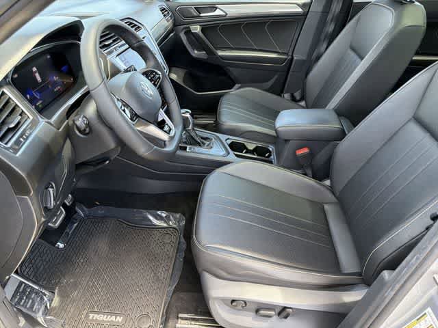 Used 2022 Volkswagen Tiguan SE R-Line FWD image 14