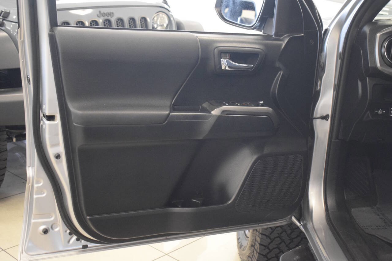 Used 2017 Toyota Tacoma TRD Off-Road image 44