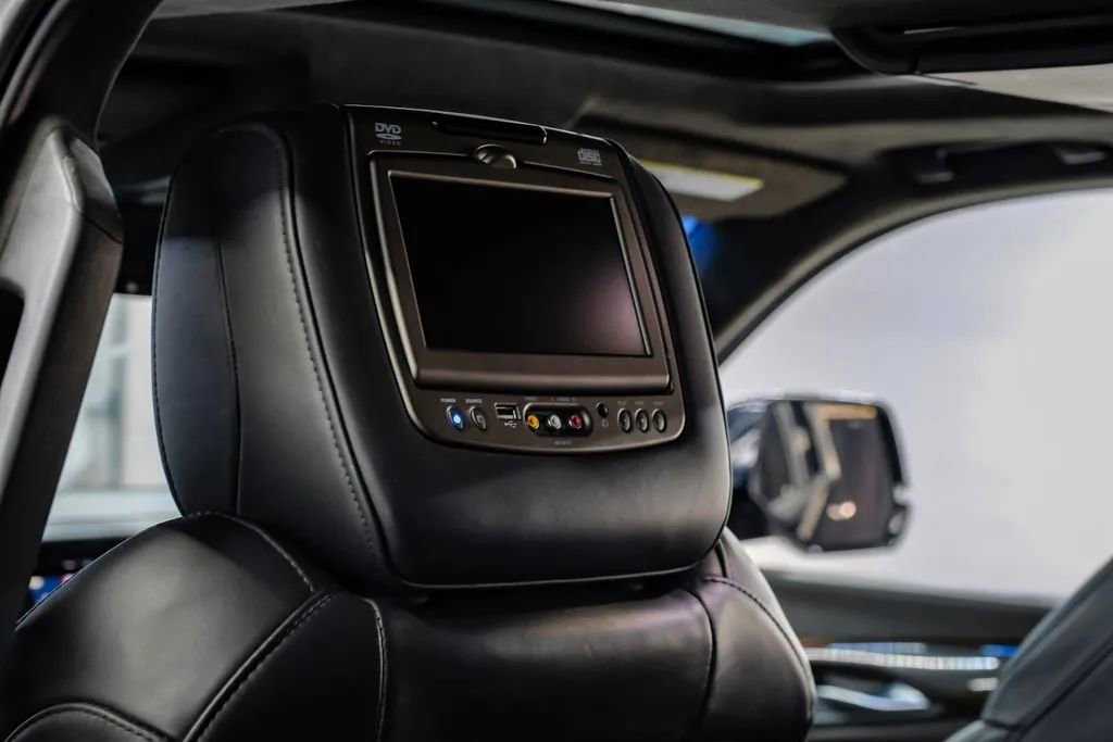 Used 2016 Cadillac Escalade Platinum RWD image 45