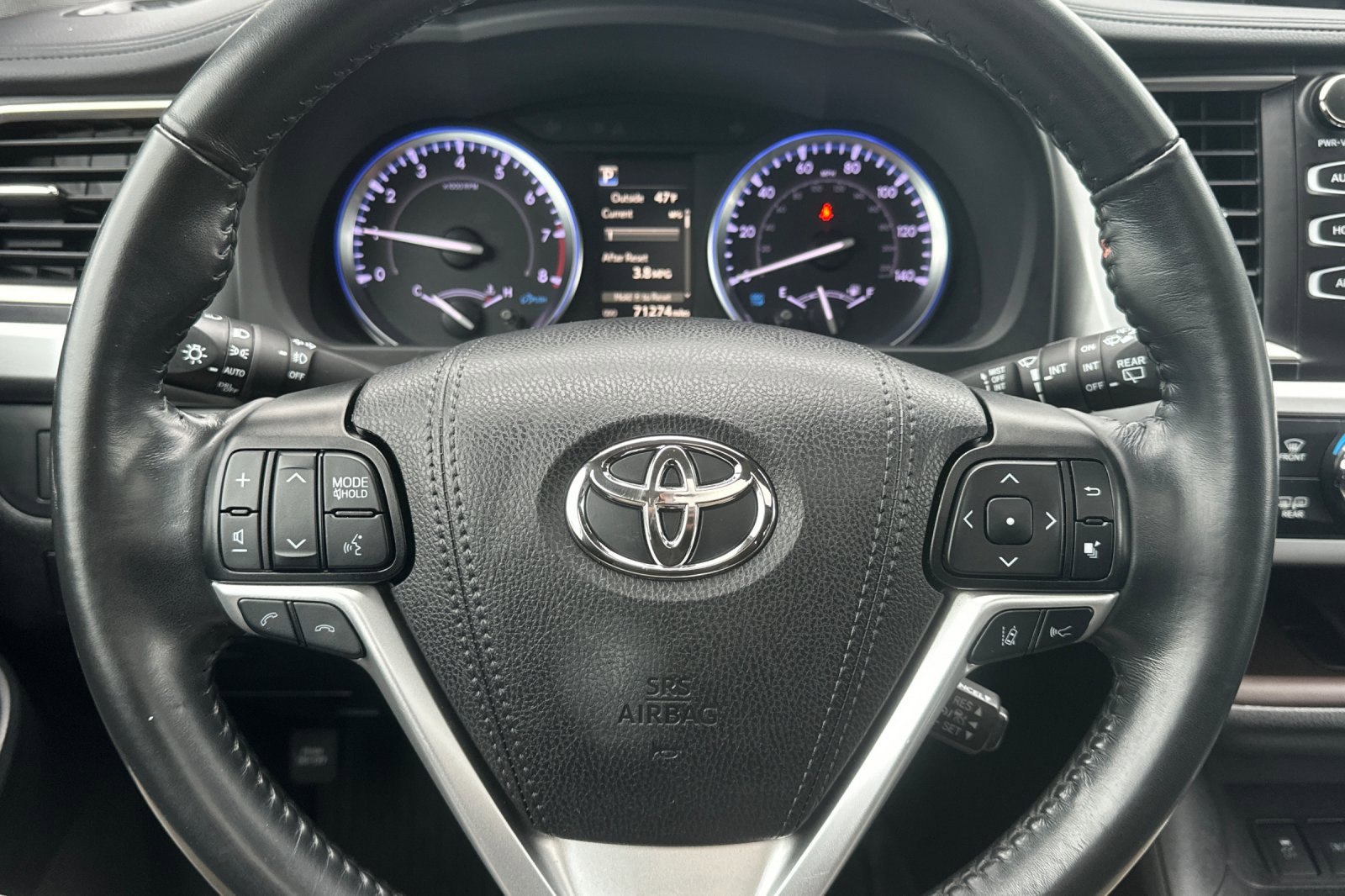 Used 2019 Toyota Highlander SE image 24