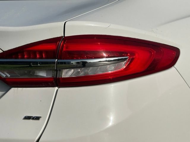 Used 2017 Ford Fusion SE w/ Fusion SE Technology Package FWD image 13