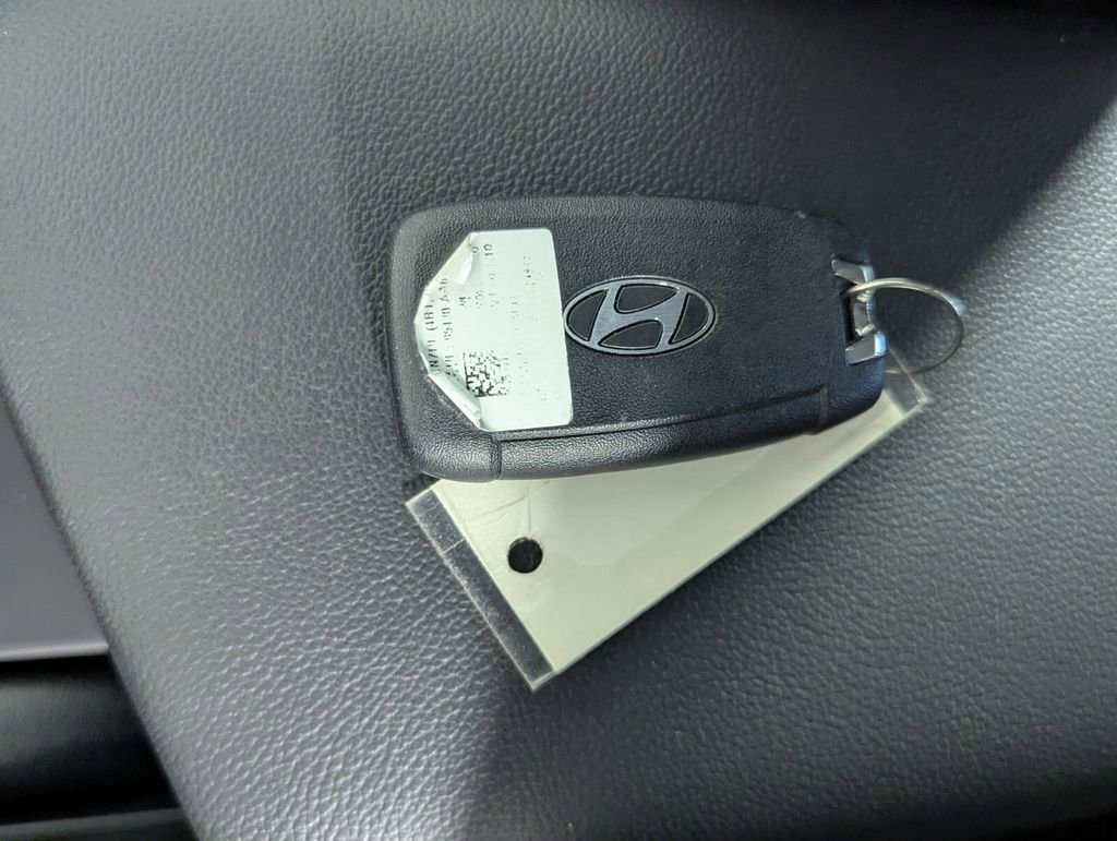 Certified 2025 Hyundai Elantra SE FWD image 27