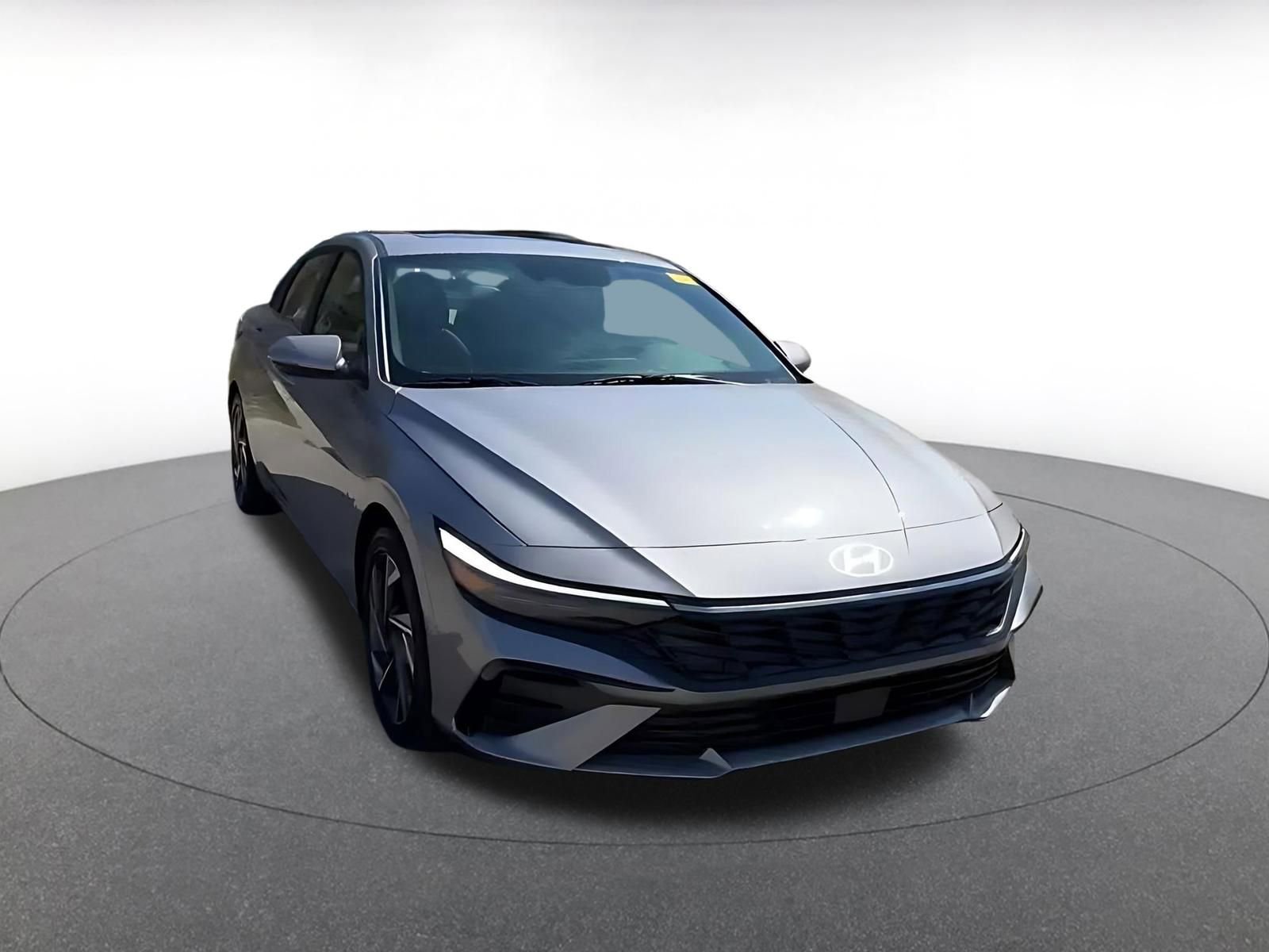 Used 2025 Hyundai Elantra Limited image 3