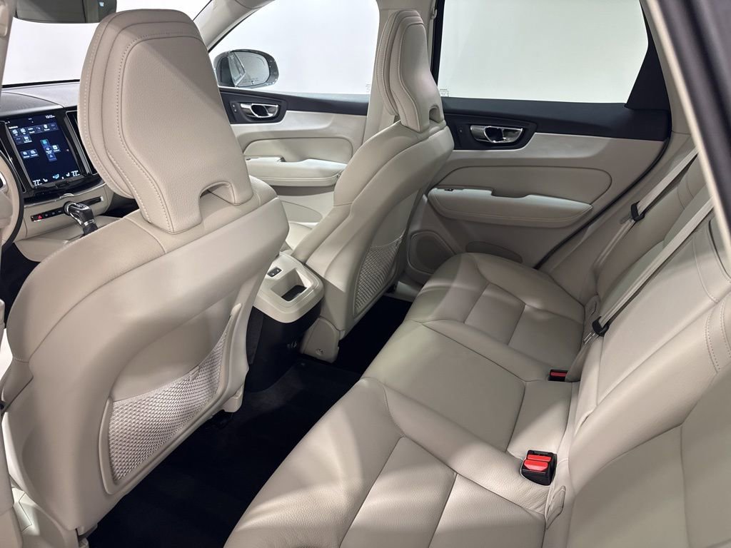 Used 2020 Volvo XC60 T5 Momentum w/ Protection Package image 21