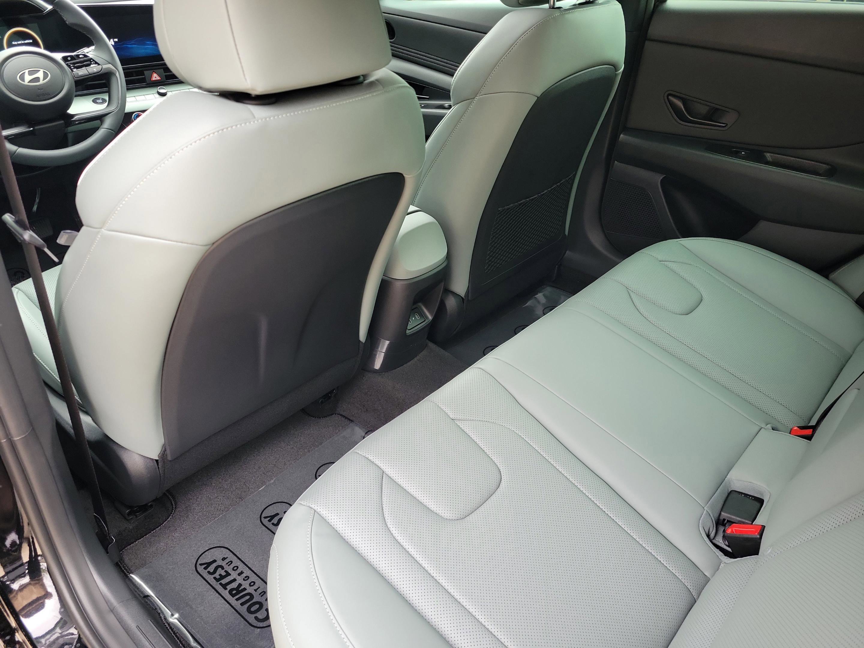 New 2026 Hyundai Elantra Limited image 7