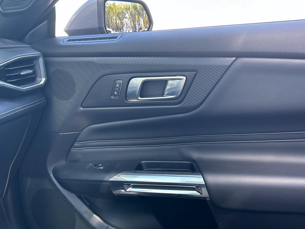Used 2025 Ford Mustang Premium RWD image 31
