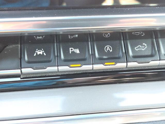 Used 2022 Chevrolet Silverado 1500 High Country w/ High Country Premium Package AWD/4WD image 40