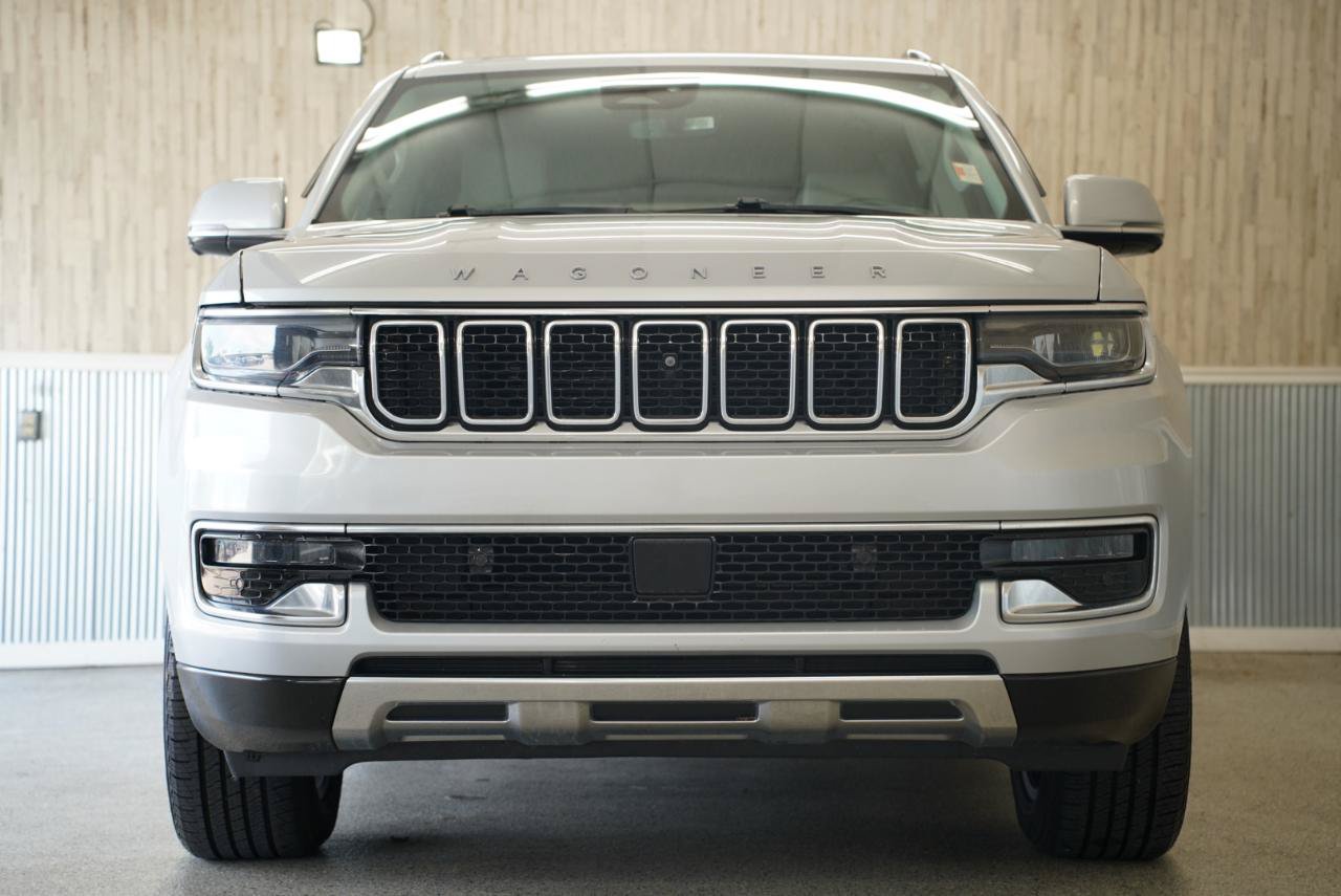 Used 2022 Jeep Wagoneer Series III w/ Convenience Group I AWD/4WD image 3