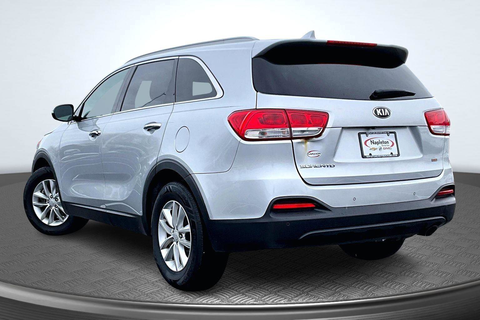 Used 2016 Kia Sorento LX w/ LX Convenience Package image 14