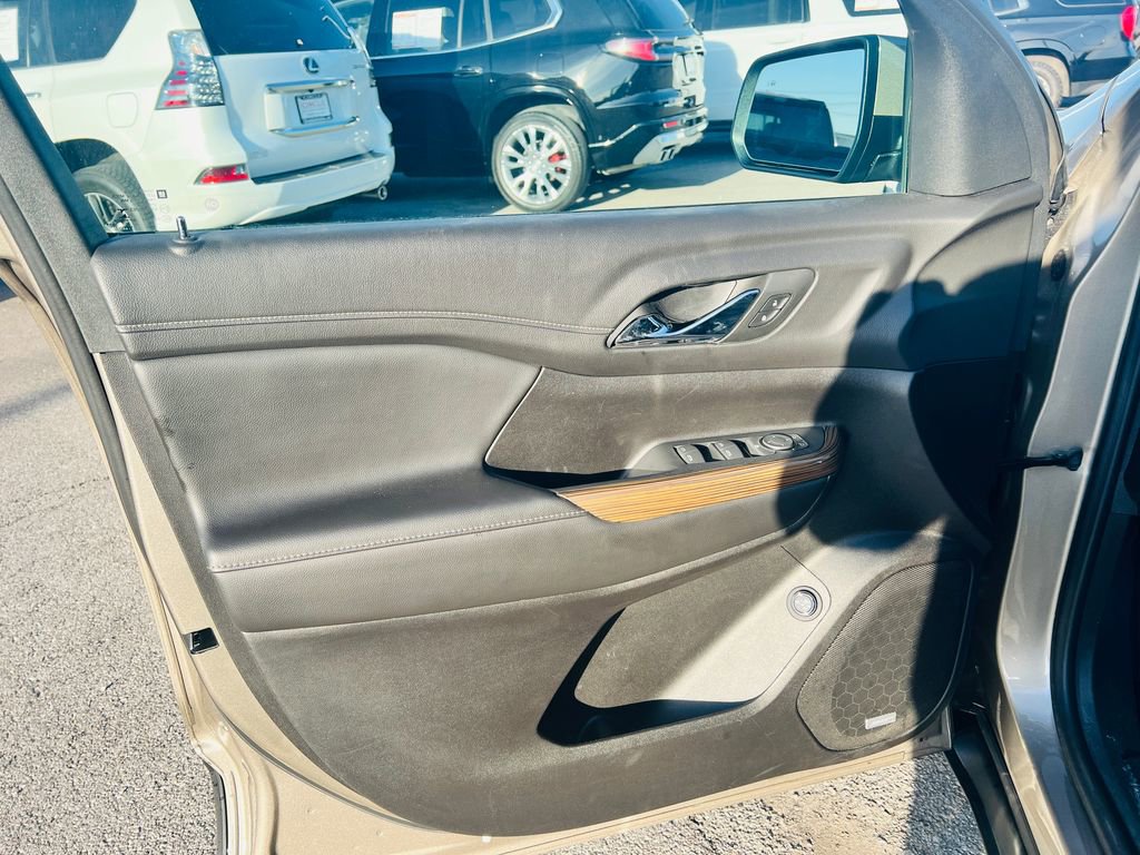 Used 2023 GMC Acadia SLE w/ Driver Convenience Package image 15