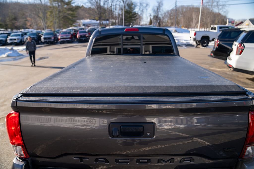 Used 2018 Toyota Tacoma TRD Sport w/ Technology Package image 6