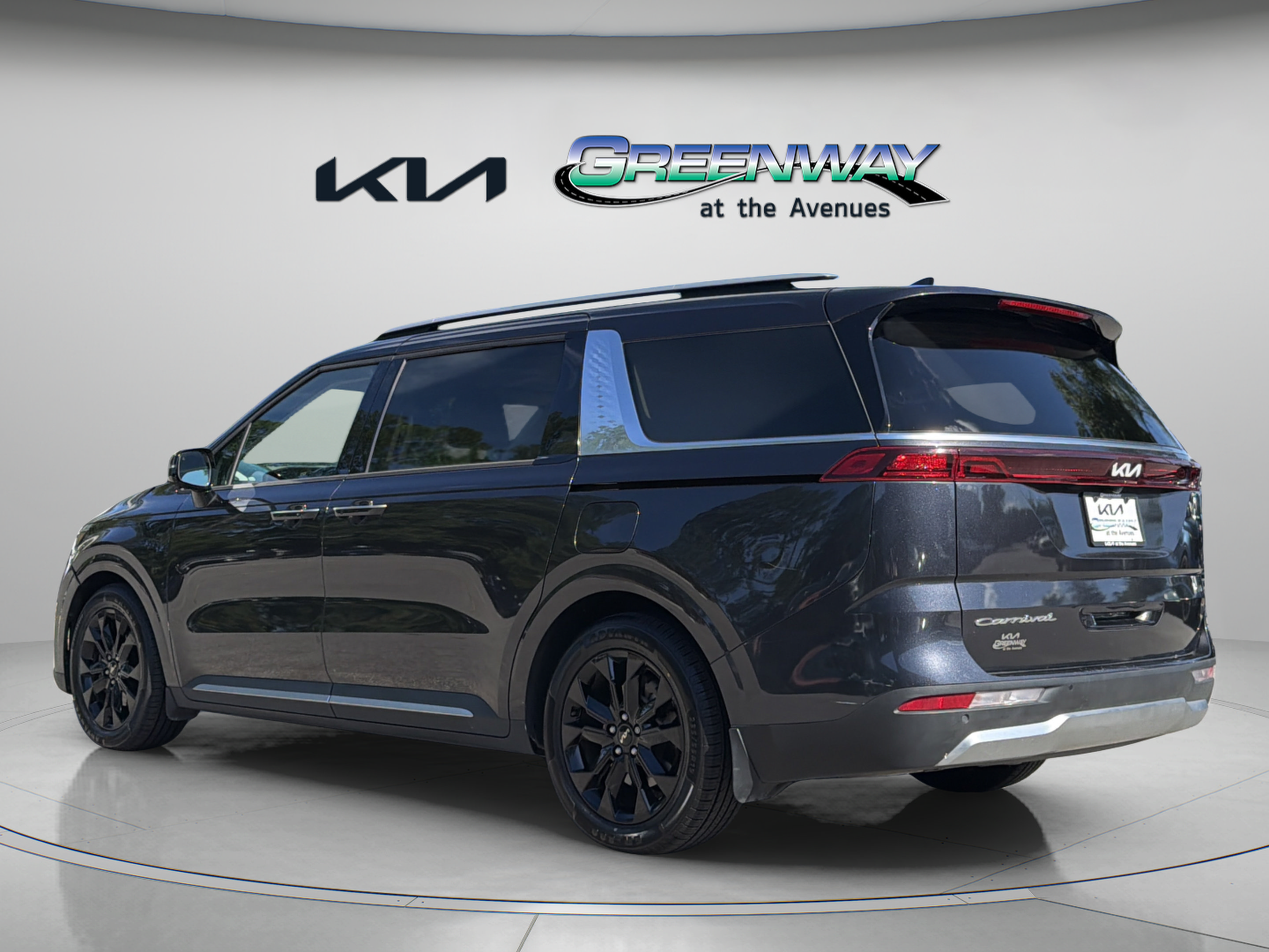 Used 2022 Kia Carnival SX FWD image 4