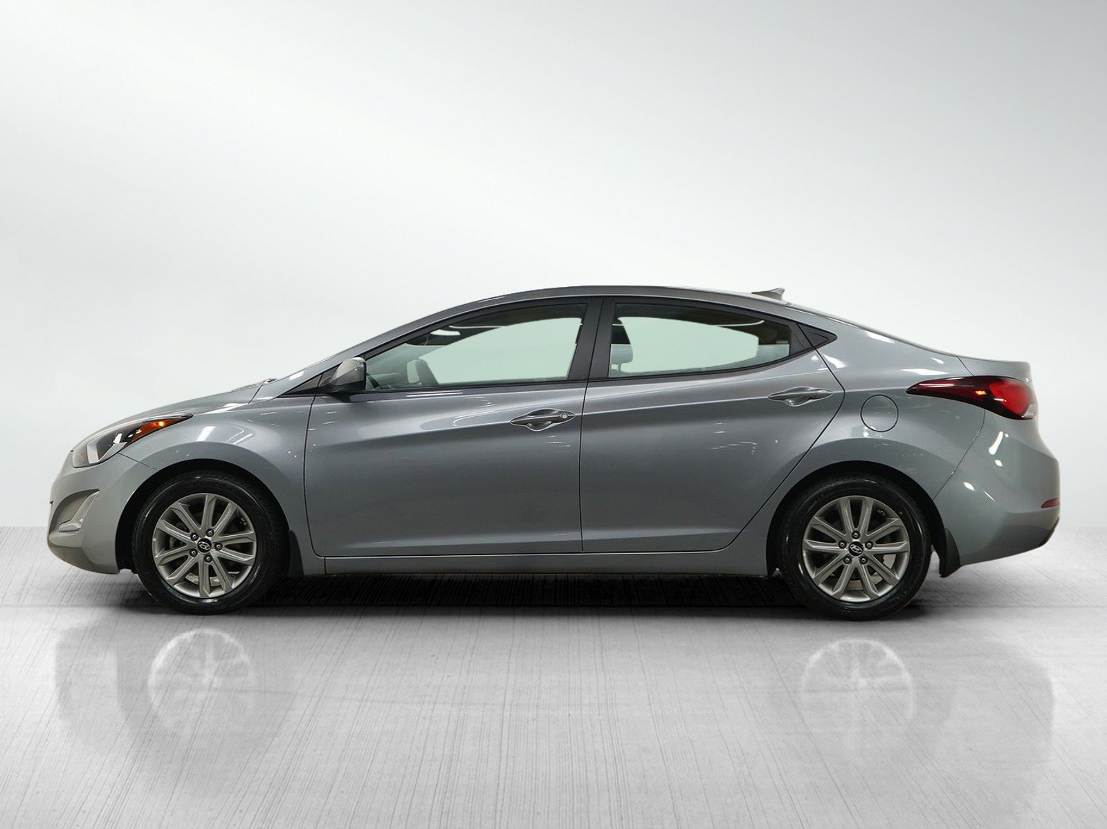 Used 2016 Hyundai Elantra SE w/ Option Group 02 FWD image 2