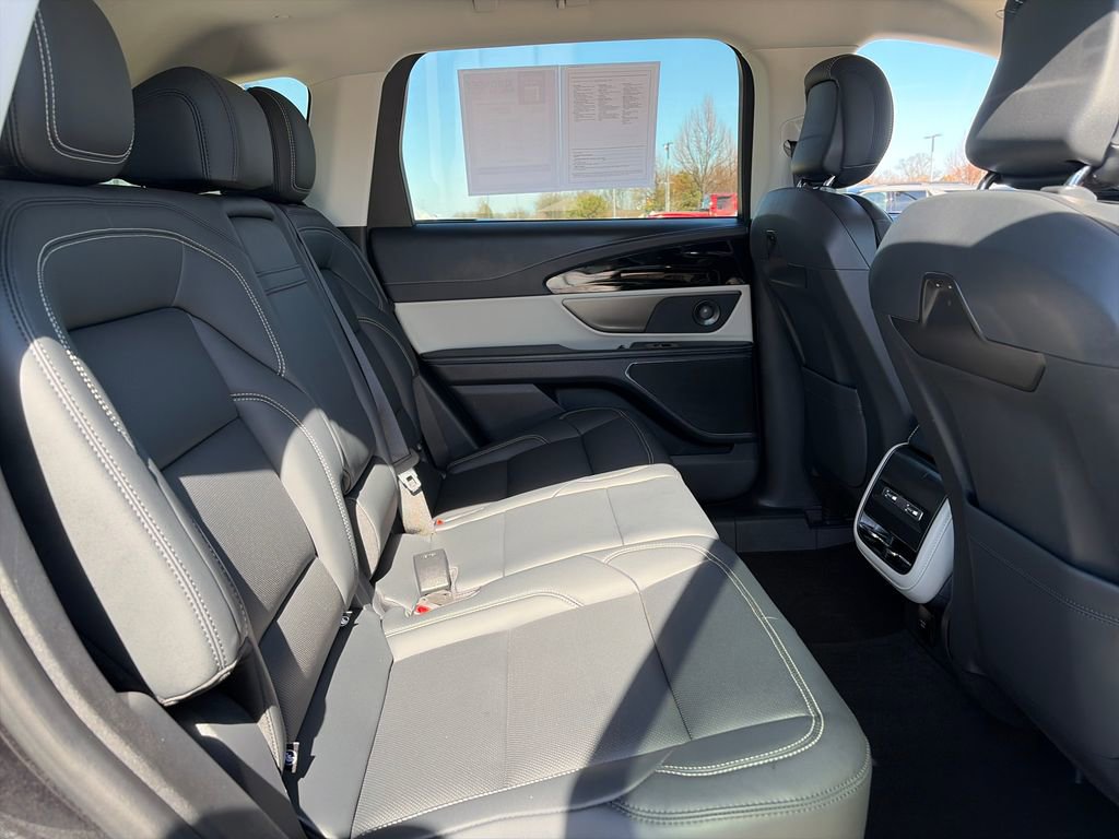 Used 2025 Lincoln Nautilus Premier w/ Equipment Group 102A image 38