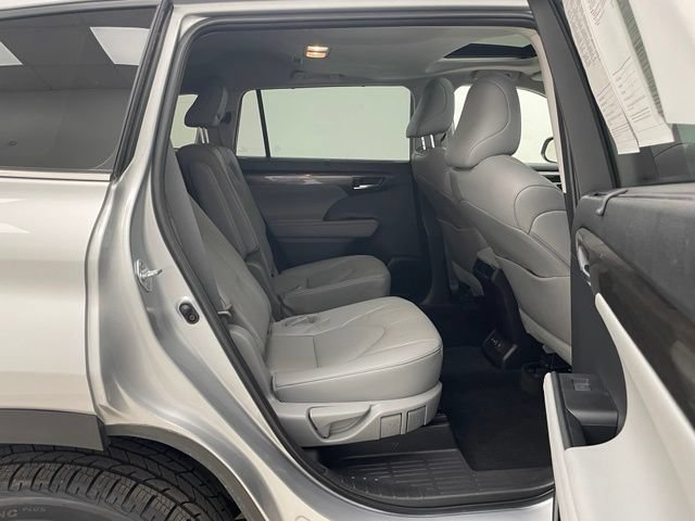 Used 2023 Toyota Highlander Limited AWD/4WD image 15