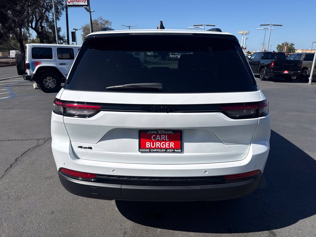 Certified 2025 Jeep Grand Cherokee Altitude AWD/4WD image 6