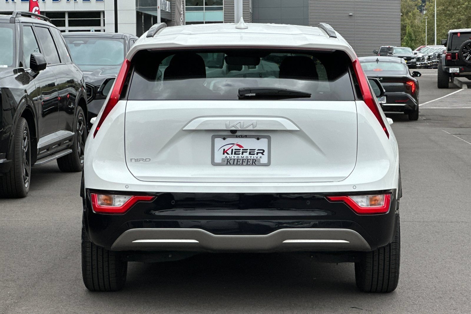 Certified 2023 Kia Niro Wind w/ Wind Preserve Package FWD image 5