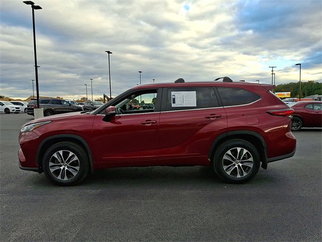 Used 2023 Toyota Highlander XLE image 10