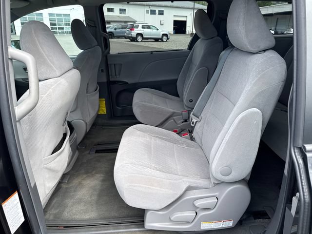 Used 2015 Toyota Sienna LE FWD image 17
