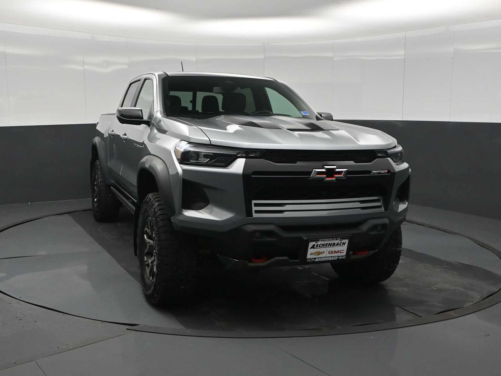 Used 2024 Chevrolet Colorado ZR2 w/ ZR2 Convenience Package III AWD/4WD image 3
