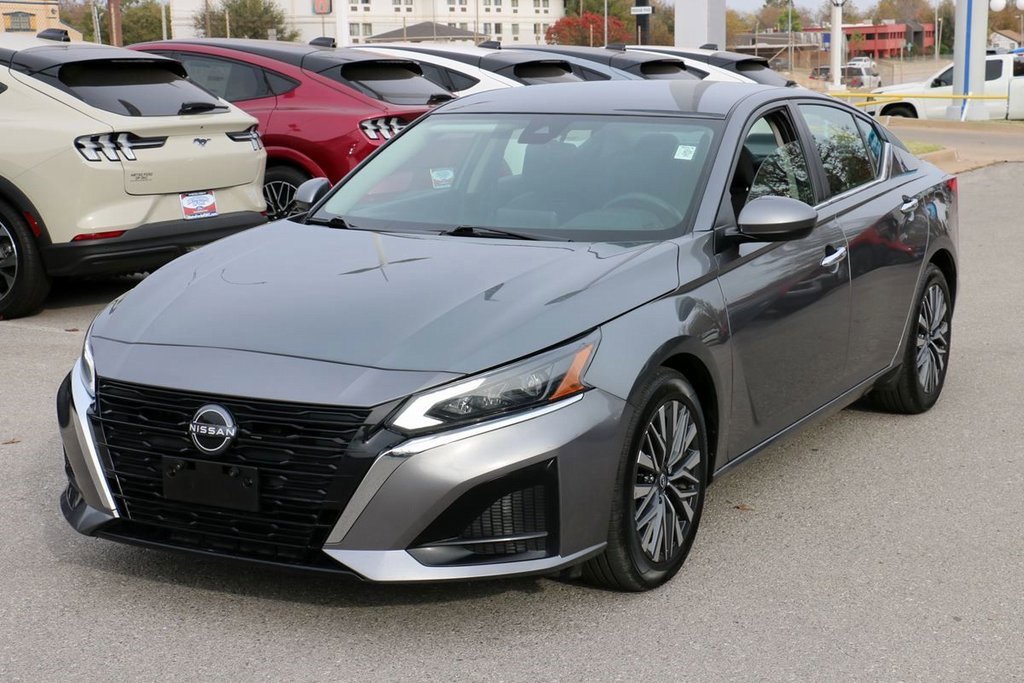 Used 2023 Nissan Altima 2.5 SV image 2